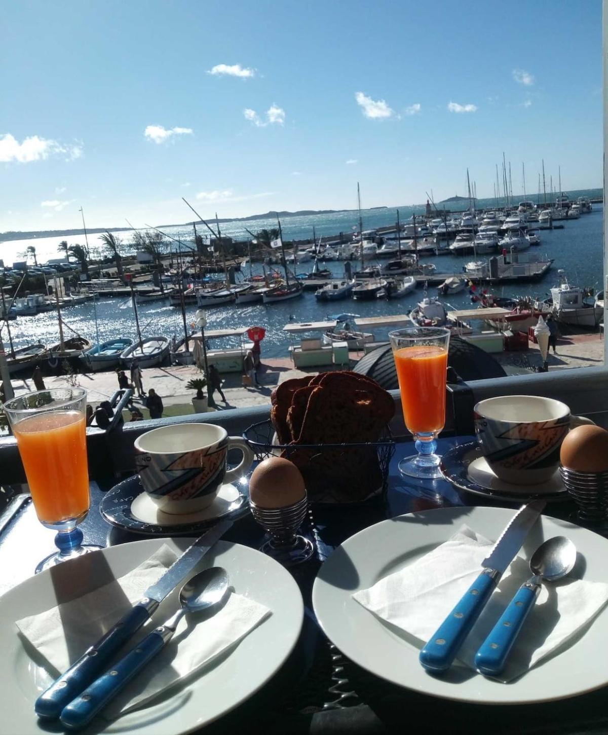 Apartament Pied A Terre, Sejour Idyllique Face A La Mer Classe 2 Etoiles Sanary-sur-Mer